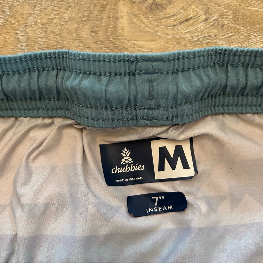 Chubbies 7” Swim Trunks Shorts Hybrid Performance Men Sz Medium Green Aztec - Picture 3 of 9